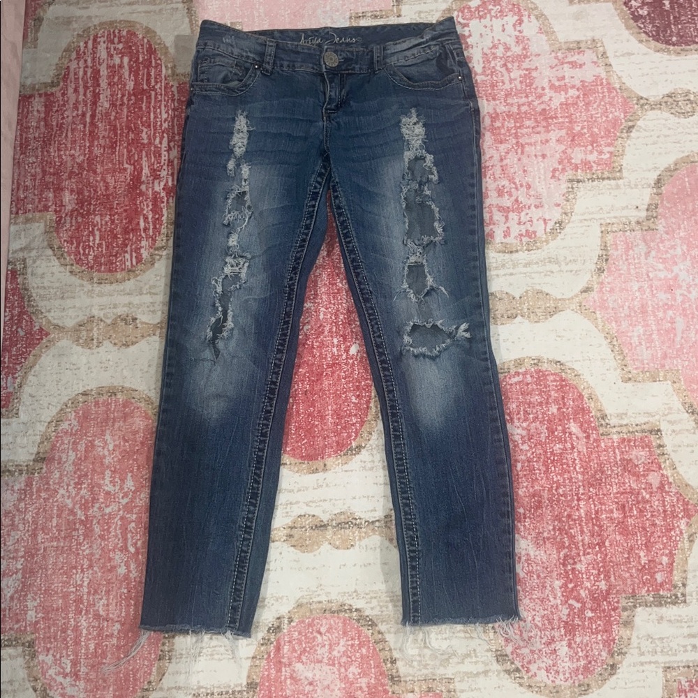 Women’s Ariya Distressed Jeans size 9/10